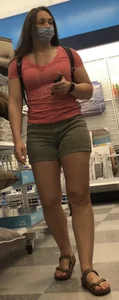 Thicc art lover Milf in shorts