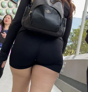 Foreign Girl Big Ass Closeups(OC)