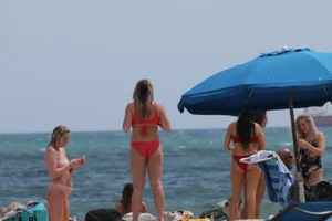 Deerfield Beach girls in bikinis