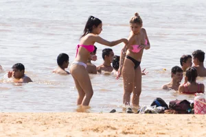 Candid beach girls in thongs