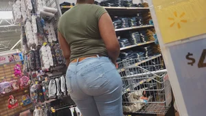 Thick Ebony w/ Big Ass bending over & squatting