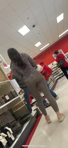 Super beautiful brunette in leggings