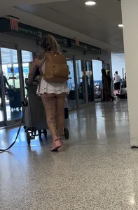Tatted / Pawg showing ass in skirt for everyone to see (OC)