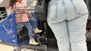 (OC) Big booty milf showing her fat ass in jeans