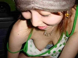 Candid boobs, nip slip and downblouse pics