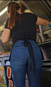 Prime latina vendor in tight Jeans. (GIF)(bonus short cap)