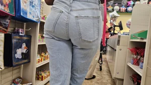 ABSOLUTE GORGEOUS EBONY FAT ASS w/ nice pedi
