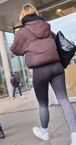 Small ass in black gymshark in the wild