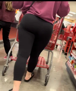 Bubble butt  Blonde Mom