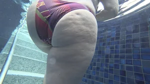BBW gilf meaty ass in underwater bikini