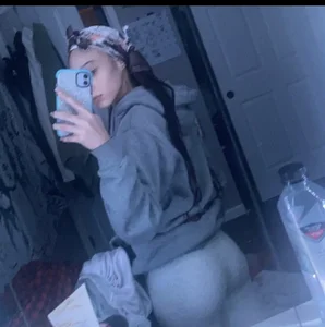 Hot skinny girl's mirror selfies