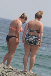 Thick and sexy bikini babe in black and peach bikini outfit