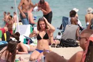 Sexy Florida beach bikini girls