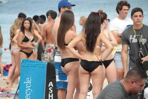 Even more hot and sexy bikini babes in Florida