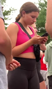 candid stunning teen body in leggings
