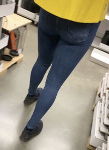 :diamond_shape_with_a_dot_inside:IKEA worker extreme TIGHT Jeans [OC]