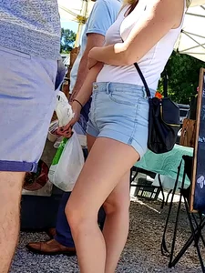Denim short wearing blonde with a nice ass and wedgie