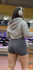 Thick Pawg with Headphones in Tight Shorts (face + crotch shot)