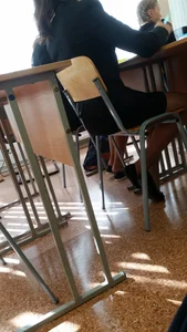 Candid college girl's legs