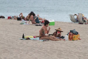 Florida beach and bikini girls
