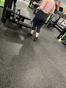 Gym PAWG Pt2 (nike pro leggings, juicy booty(oc))