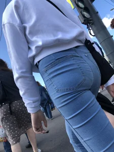 Awesome Butt in Tight Blue Jeans on a Crosswalk Creepshots Gallery