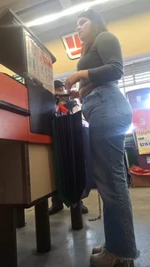 Latina big buttocks/perras nalgotas en jeans [oc]