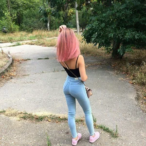 Girl With Pink Hair and Unbelievable Ass in Tight Jeans Creepshot