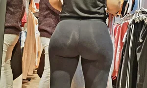 Insane bubble butt in adidas leggings
