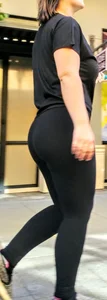 Chubby Milf’s Big Ass in Yoga Pants Street Candid Pics