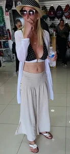 Cleavage mix at cruise port (OC)