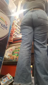 Latina big buttocks/perras nalgotas en jeans [oc]