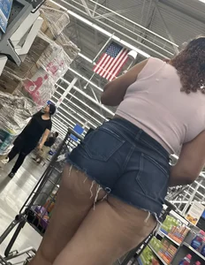 Cheeks out daisy dukes