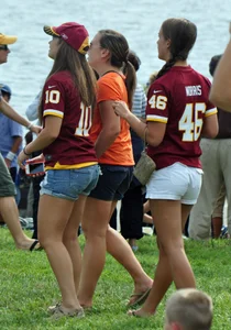 3 Washington friends in short shorts