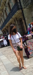 NICE GIRLS ON THE STREET