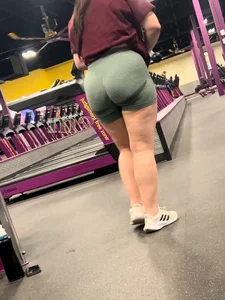 Chubby ass in spandex at the gym creepshot