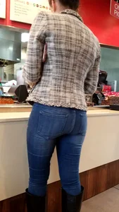 Latina Milf in tight jeans