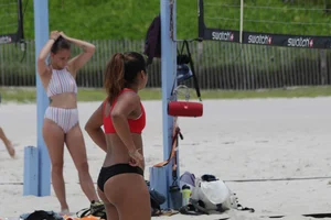 Candid Florida beach and bikini girls