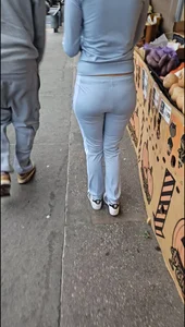 Latina mom with a dumpy in tracksuit [oc]