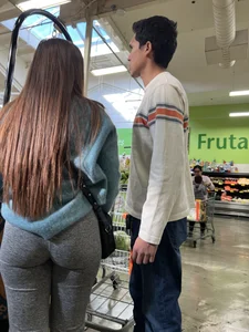 Brunette w/ bubble in grey leggings [OC]