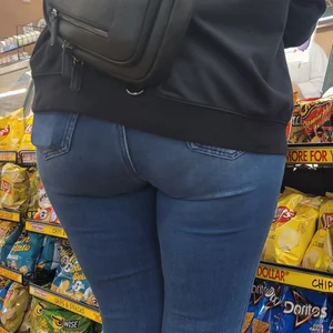 Cute milf at grocery store (face shots)