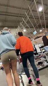 Very sexy bubbles  in the mall and a cameltoe