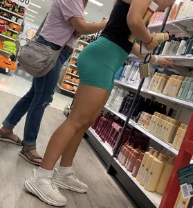 Phat ass fit chick shopping with her mom