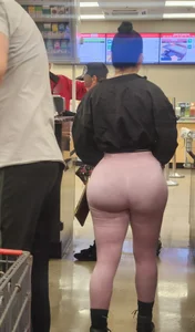 Dumpy 1 ( Pink leggings pretty face phat ass BBL)