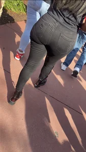 Fat booty black girl in tight black jeans! Strong VPL