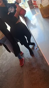 Mature MILF BBL big butt in black leggings [oc]