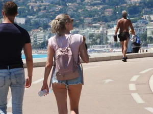Candid cheeky blonde in short jean shorts looking hot
