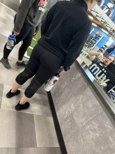 Gym PAWG Pt2 (nike pro leggings, juicy booty(oc))