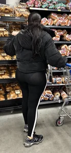 Nice ass w black on black see-thru VPL‼️