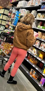 Salmon leggins MILF shopping